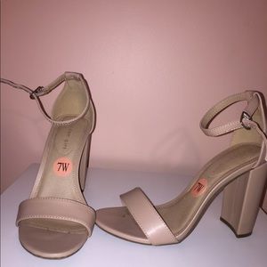Beige High Heels *wide*